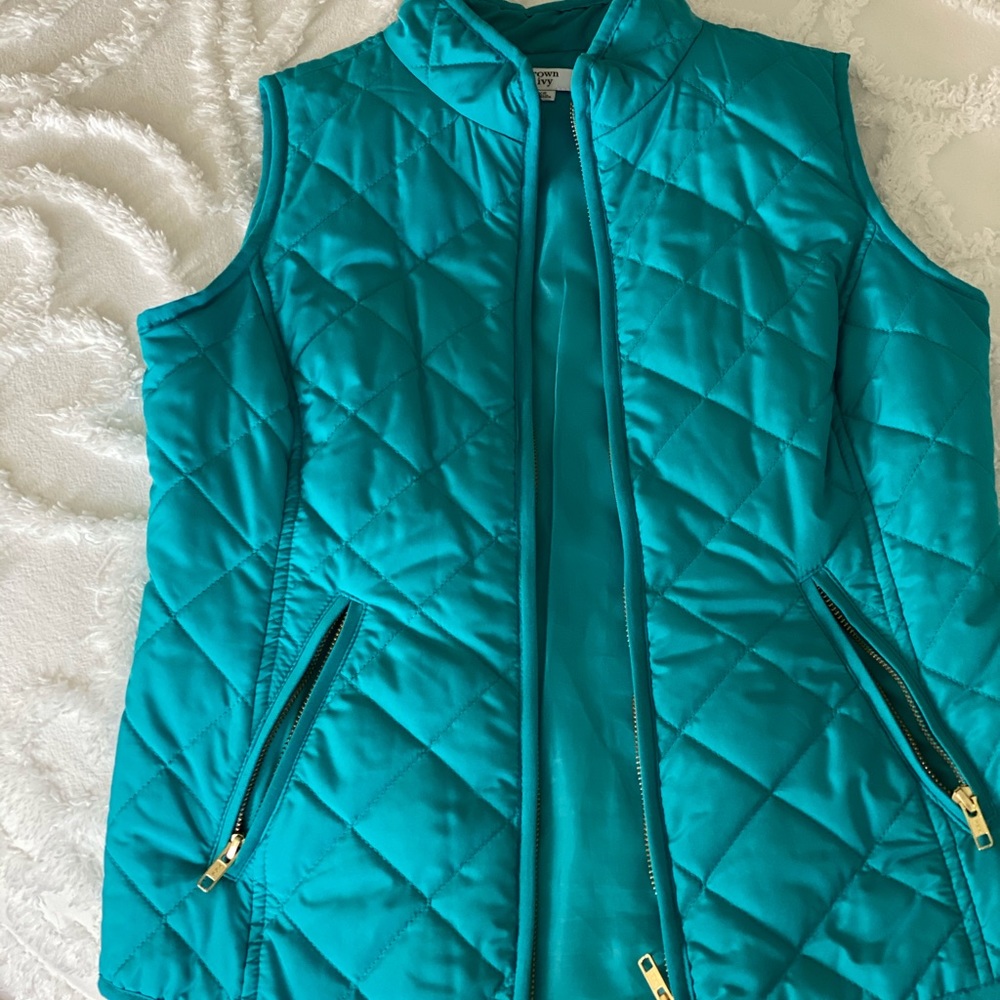 🎉SOLD LOCALLY🎉 Crown and Ivy vest size XS